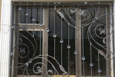 15+ Mẫu khung sắt bảo vệ cửa sổ đẹp, lạ năm 2024