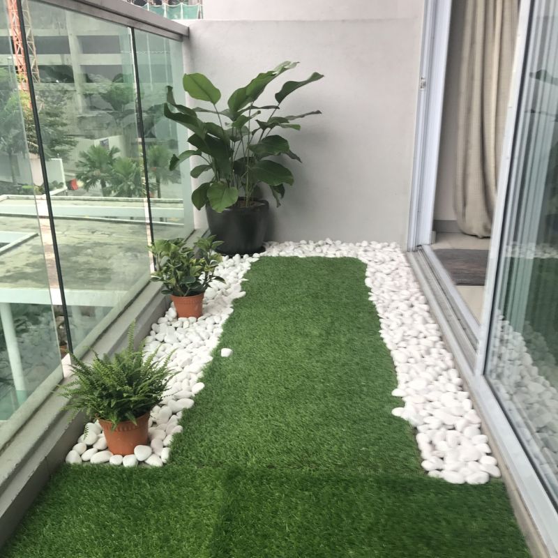 Ban công sàn cỏ nhân tạo