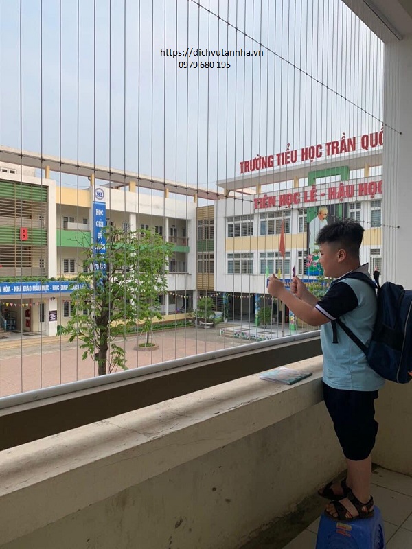 Lắp đặt lưới an toàn ban công