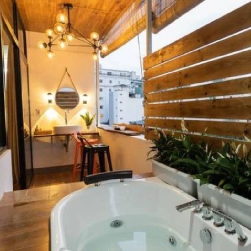 Ý tưởng đặt bồn tắm ngoài ban công