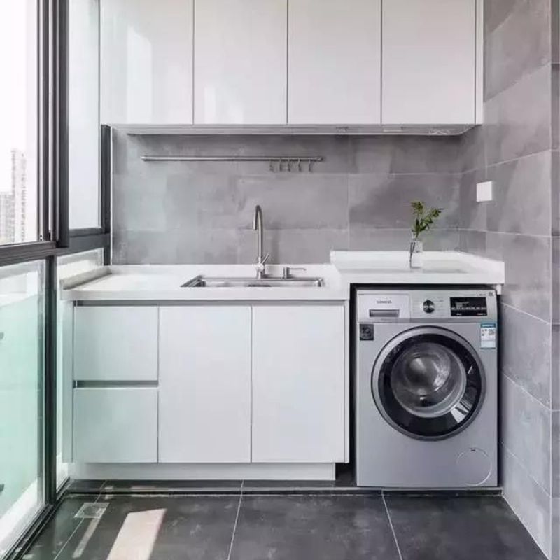 Thiết kế ban công phơi đồ màu xám sang trọng