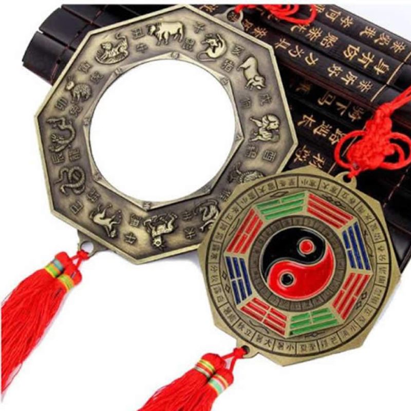 Gương bát quái treo ban công xua đuổi tà ma