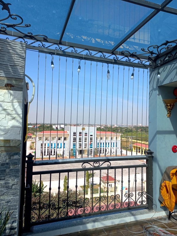 Cáp bảo vệ ban công