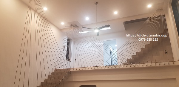Dây cáp cầu thang chéo tạo phong cách hiện đại, mới lạ